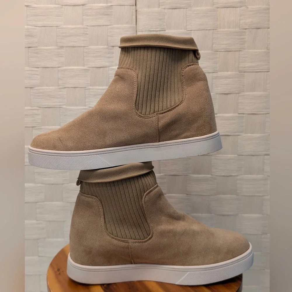 Boutique by Corkys Tan Faux Suede‎ Ribbed Knit High Top Sneaker Boots Booties